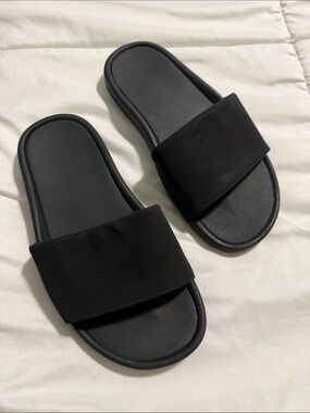 Minimal Black Slide Sandals
